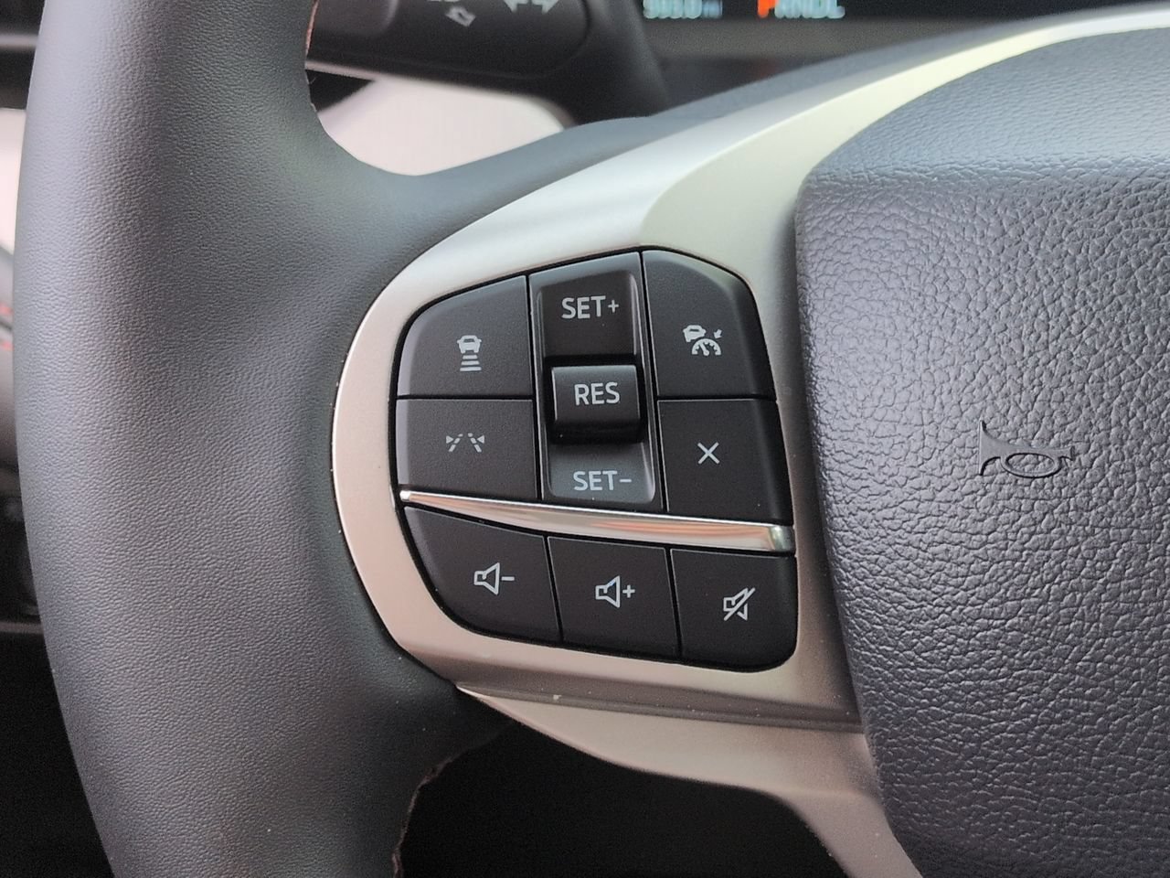 Certified 2025 Ford Explorer Active RWD image 24
