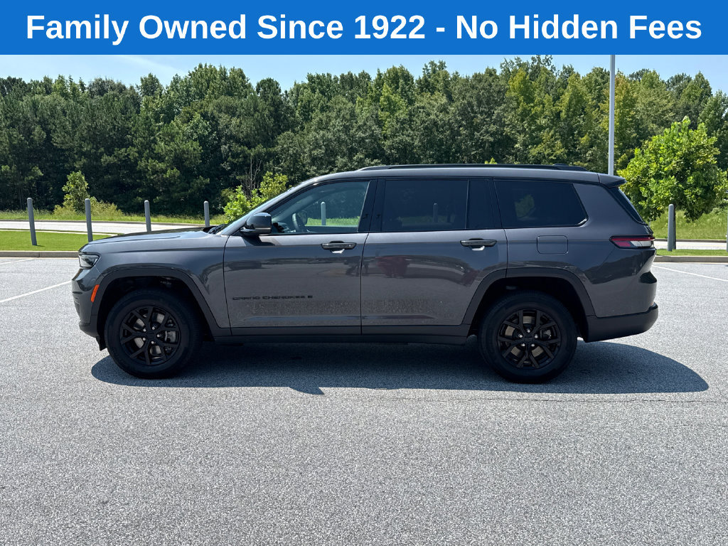Used 2025 Jeep Grand Cherokee L Laredo AWD/4WD image 4