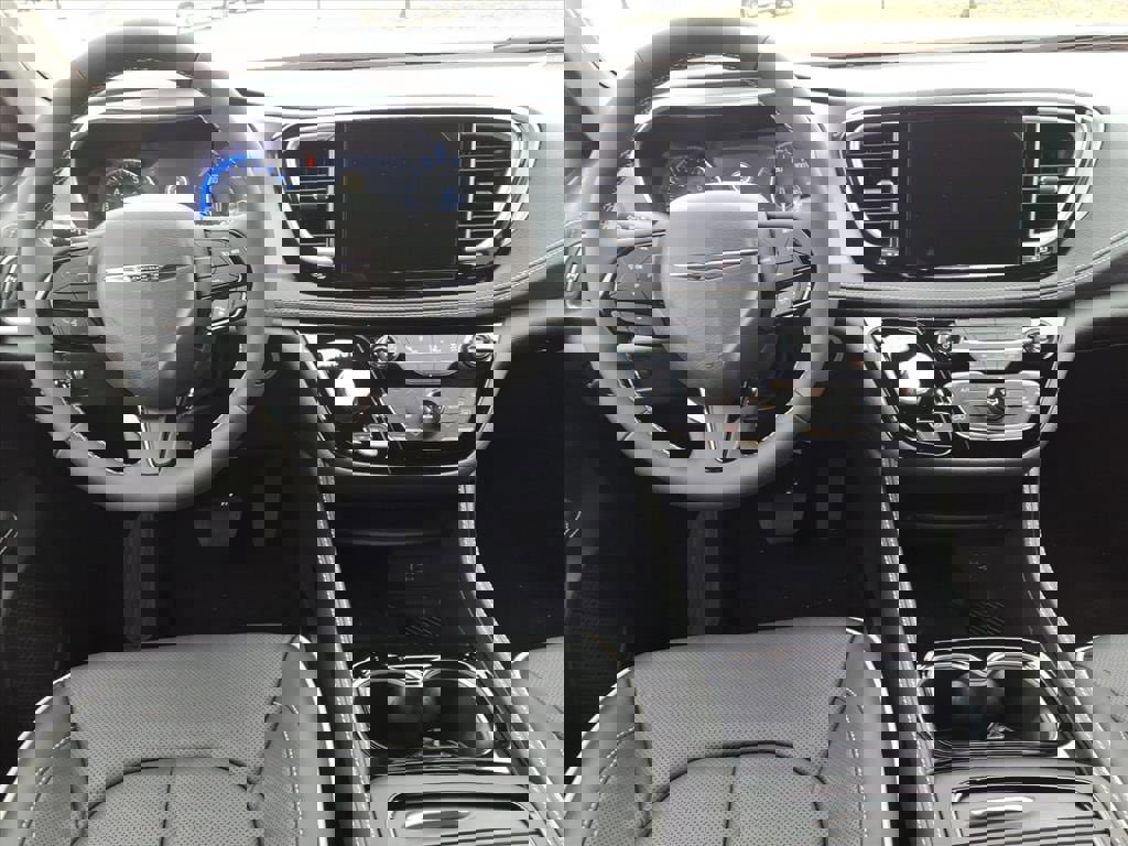 New 2026 Chrysler Pacifica Limited w/ S Appearance Package image 8