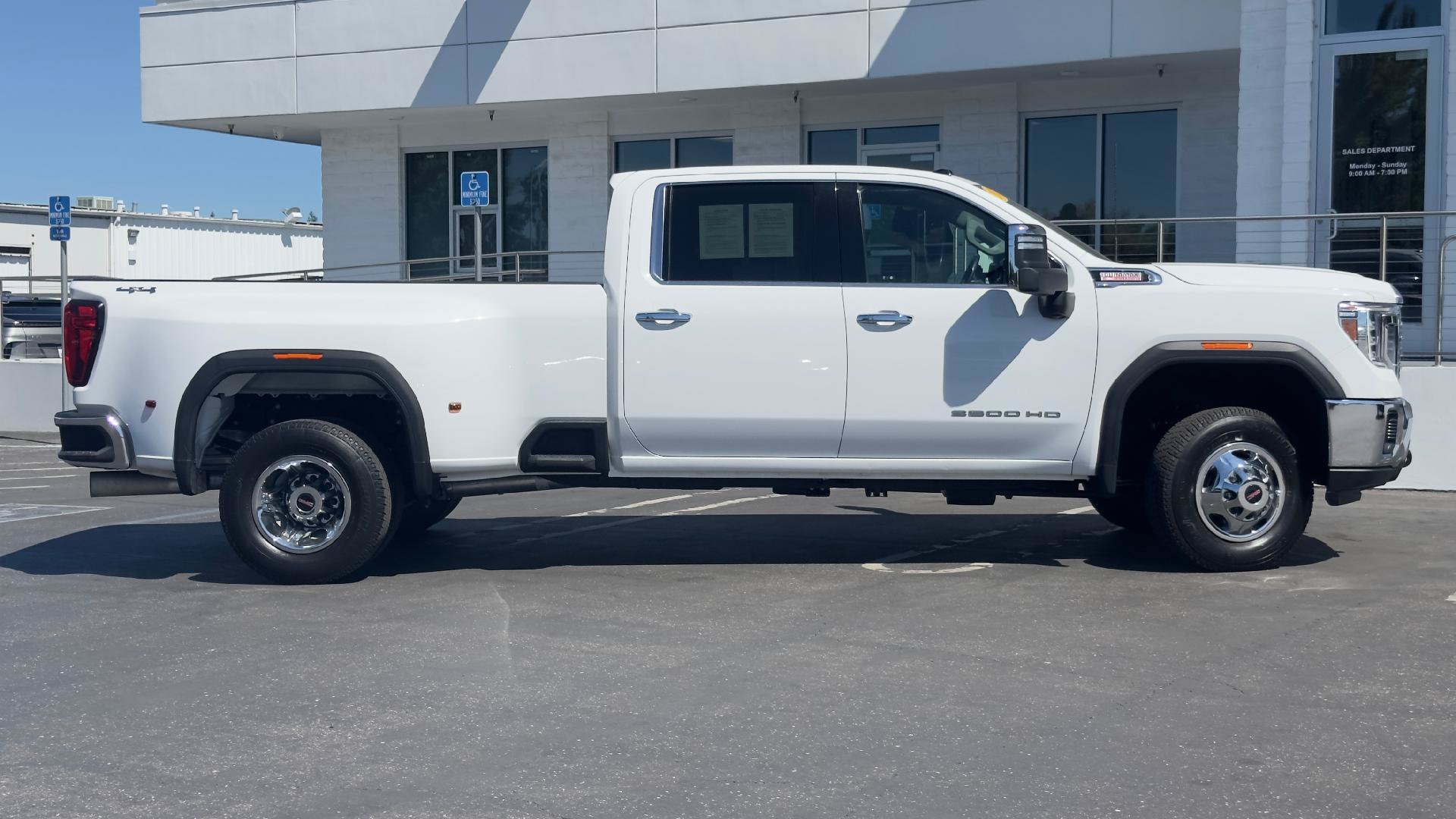 Used 2022 GMC Sierra 3500 SLT w/ SLT Convenience Package AWD/4WD image 3