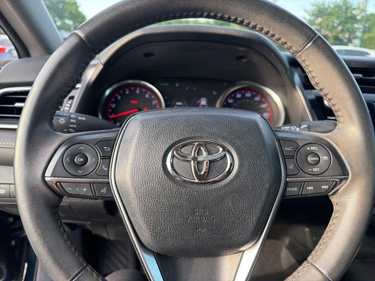 Used 2018 Toyota Camry XSE FWD image 6