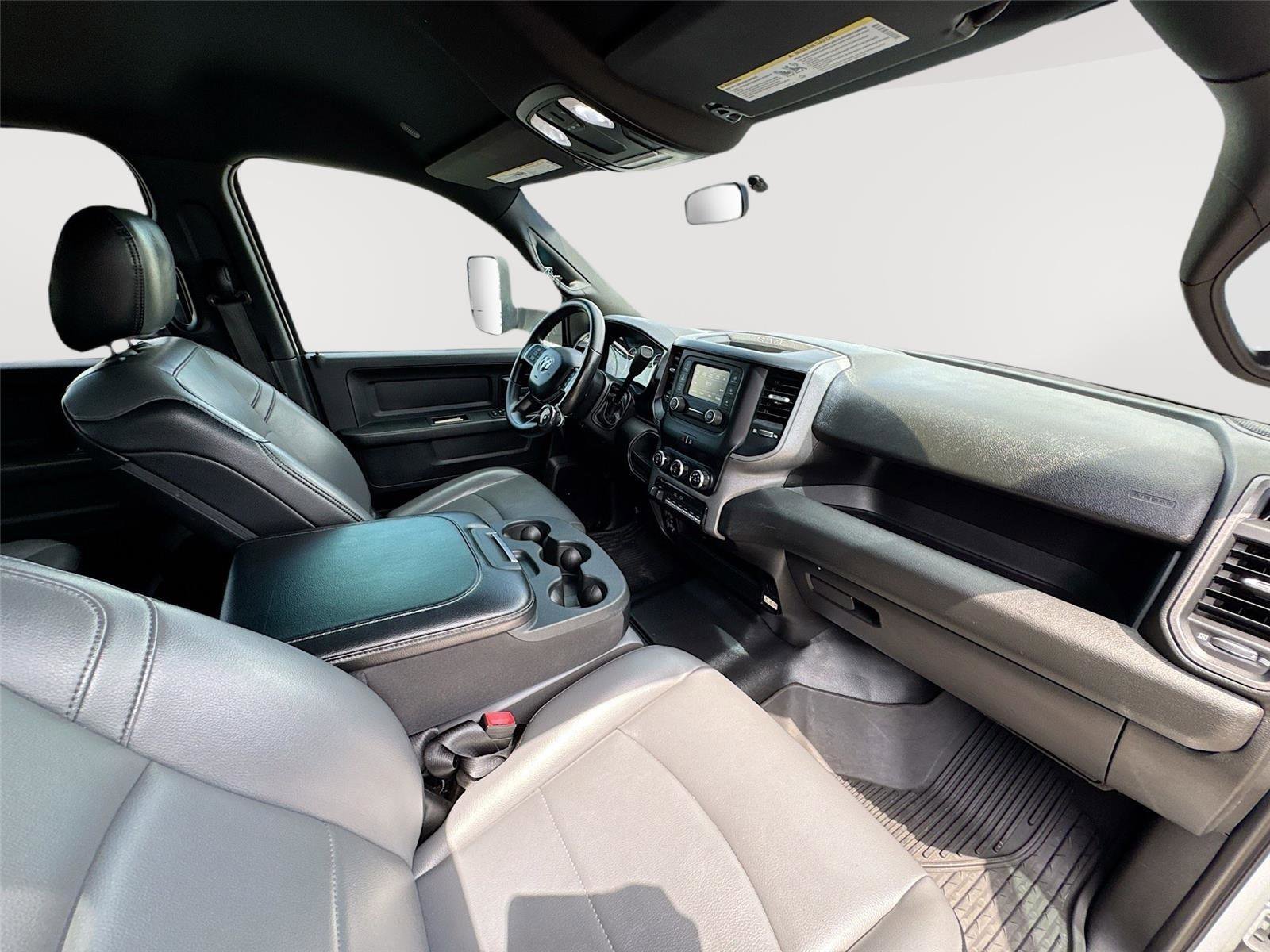 Used 2022 RAM 3500 Tradesman RWD image 16
