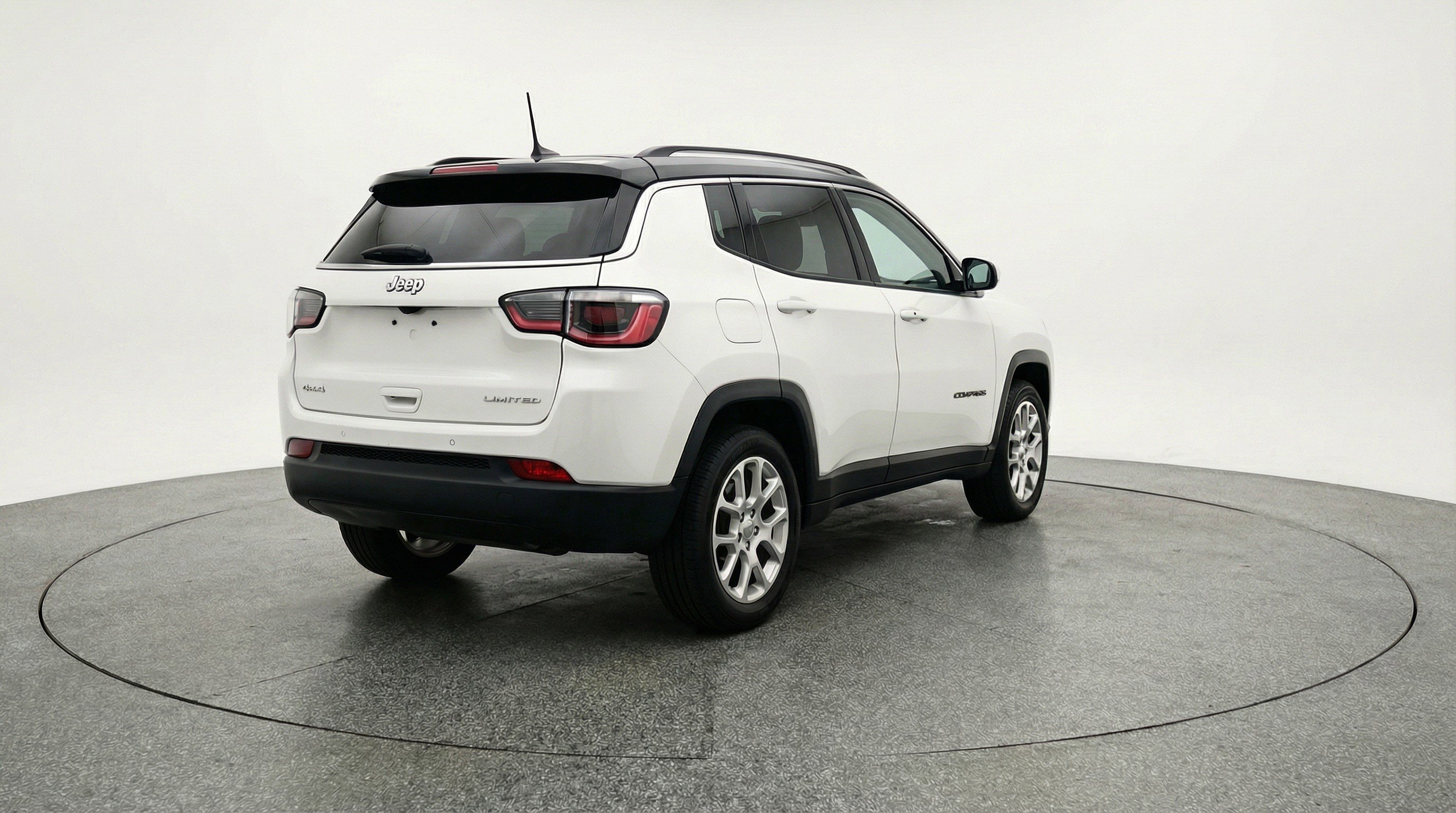 Used 2025 Jeep Compass Limited image 9