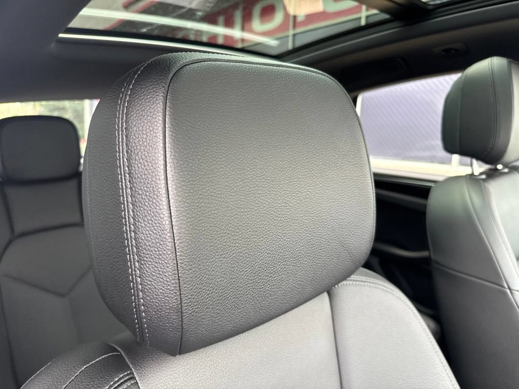 Used 2024 Porsche Macan Turbo AWD/4WD image 72