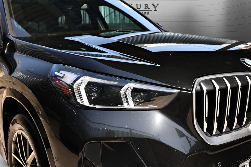 Used 2023 BMW X1 xDrive28i w/ M Sport Package AWD/4WD image 11