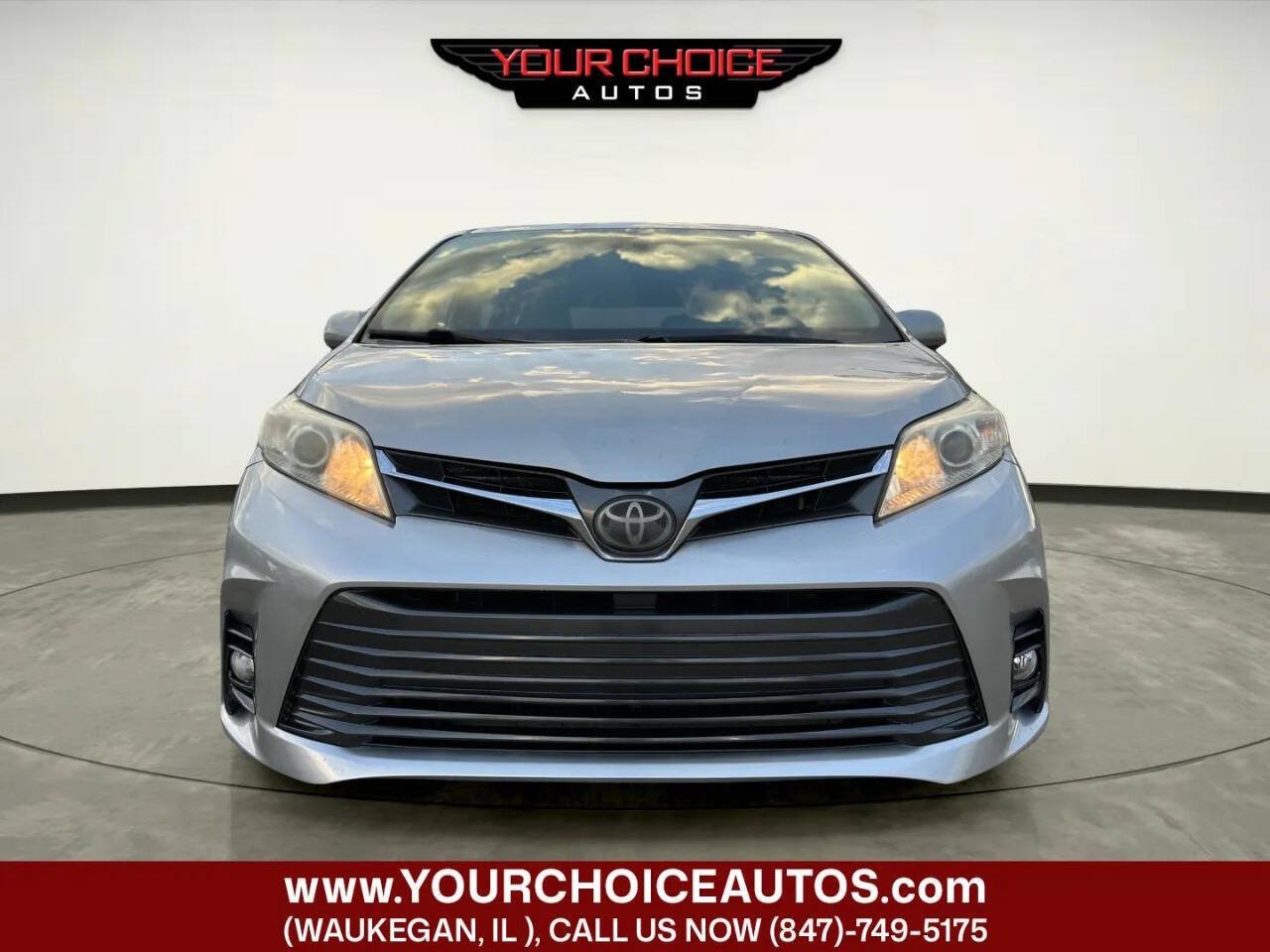 Used 2020 Toyota Sienna XLE w/ XLE Navigation Package FWD image 8