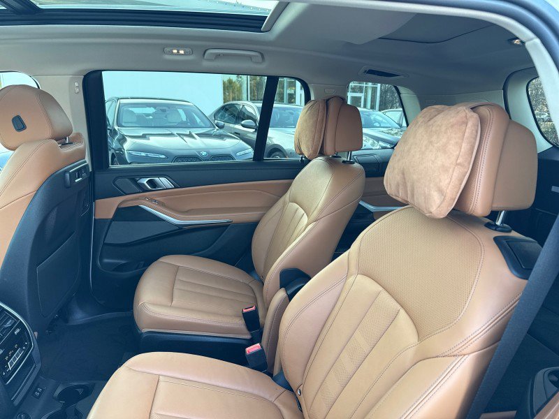 Used 2021 BMW X7 xDrive40i w/ Premium Package image 11