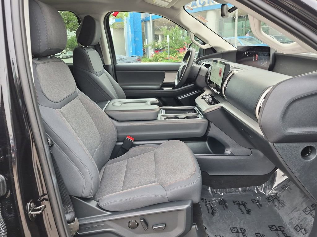 Used 2025 Ford Expedition Active AWD/4WD image 25