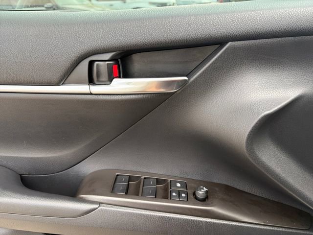 Used 2022 Toyota Camry LE image 4