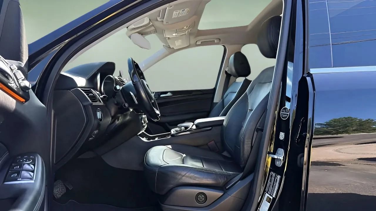 Used 2017 Mercedes-Benz GLS 450 4MATIC image 32