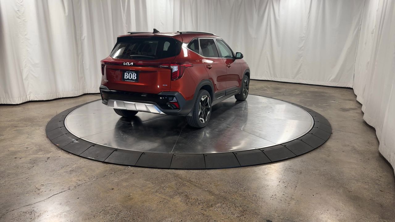 Certified 2025 Kia Seltos SX w/ SX Sunroof Package image 14