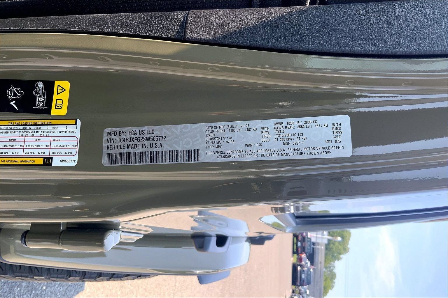 Certified 2025 Jeep Wrangler Unlimited Rubicon AWD/4WD image 33