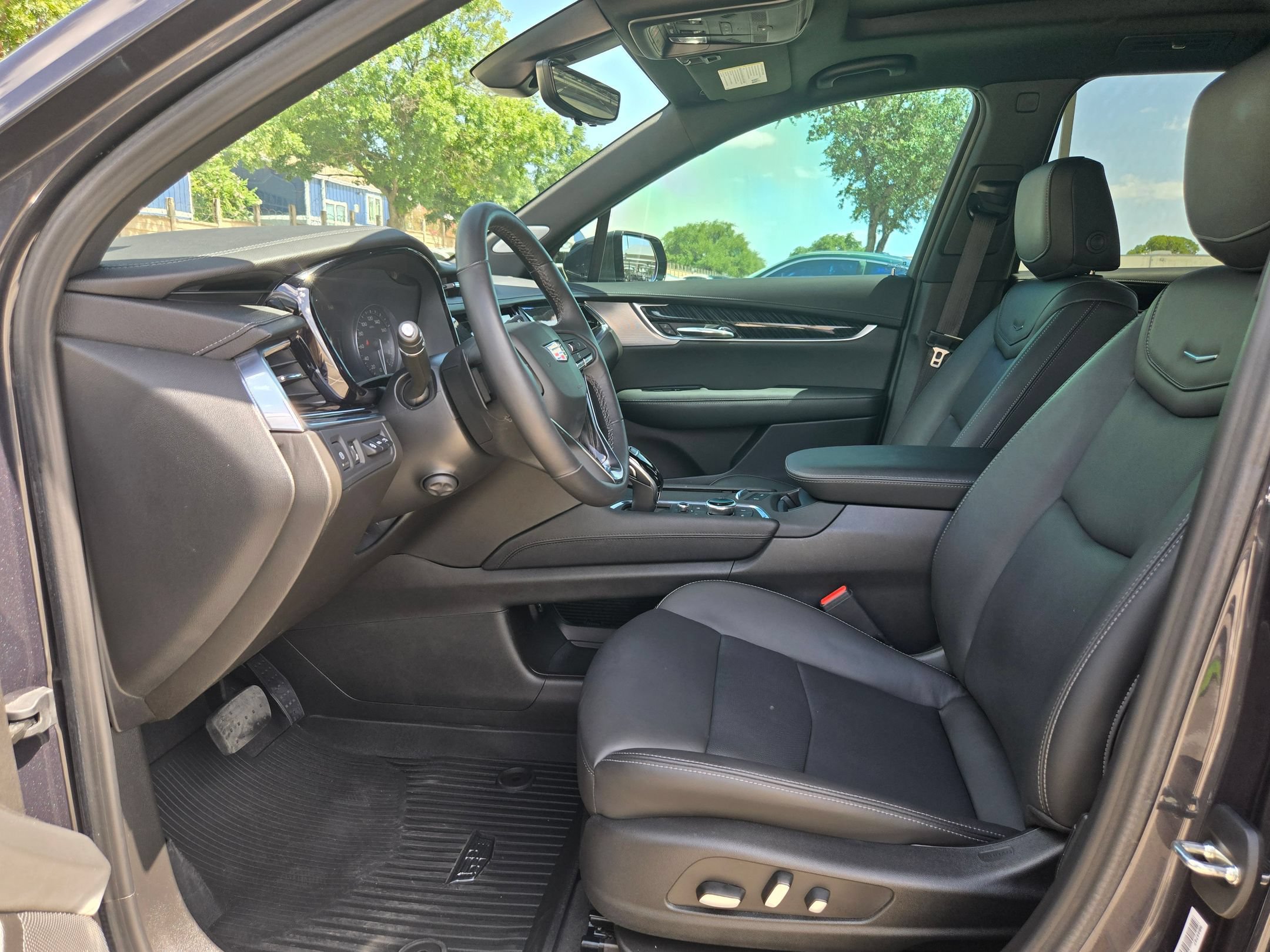 Used 2022 Cadillac XT6 Premium Luxury w/ Technology Package FWD image 10