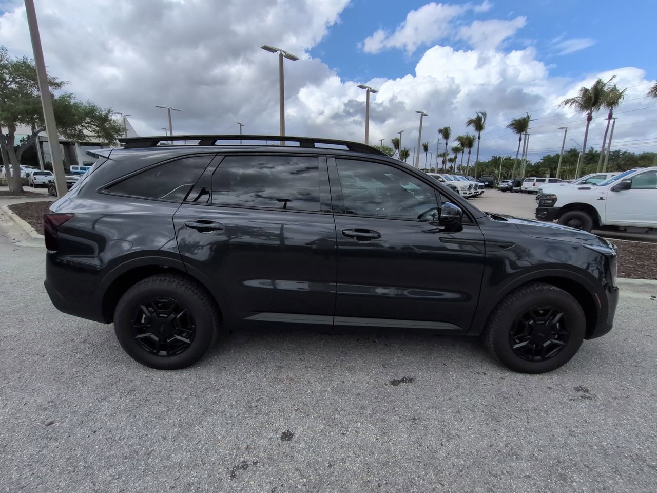 Used 2025 Kia Sorento SX Prestige w/ Olive Brown Leather Package image 4