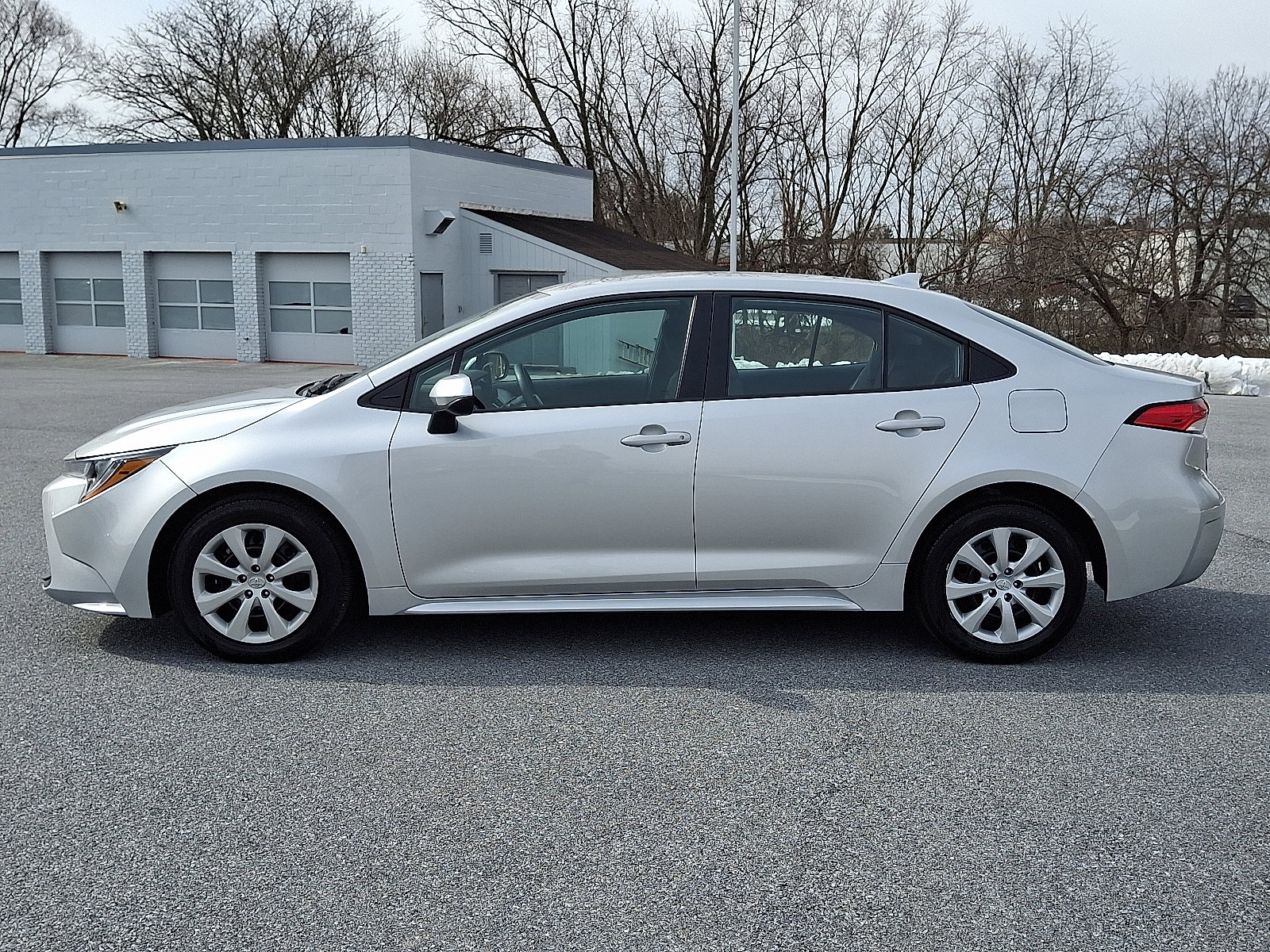 Used 2025 Toyota Corolla LE image 4