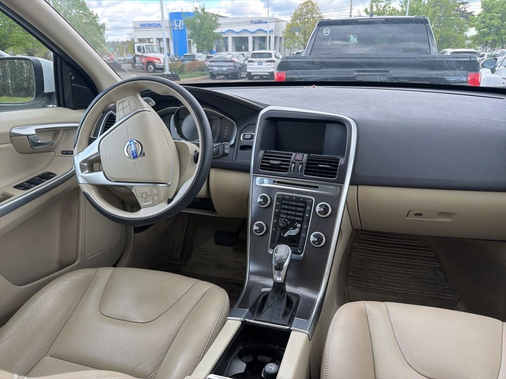 Used 2015 Volvo XC60 T6 image 9