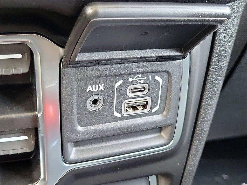 New 2025 Jeep Gladiator Mojave w/ Convenience Group AWD/4WD image 13