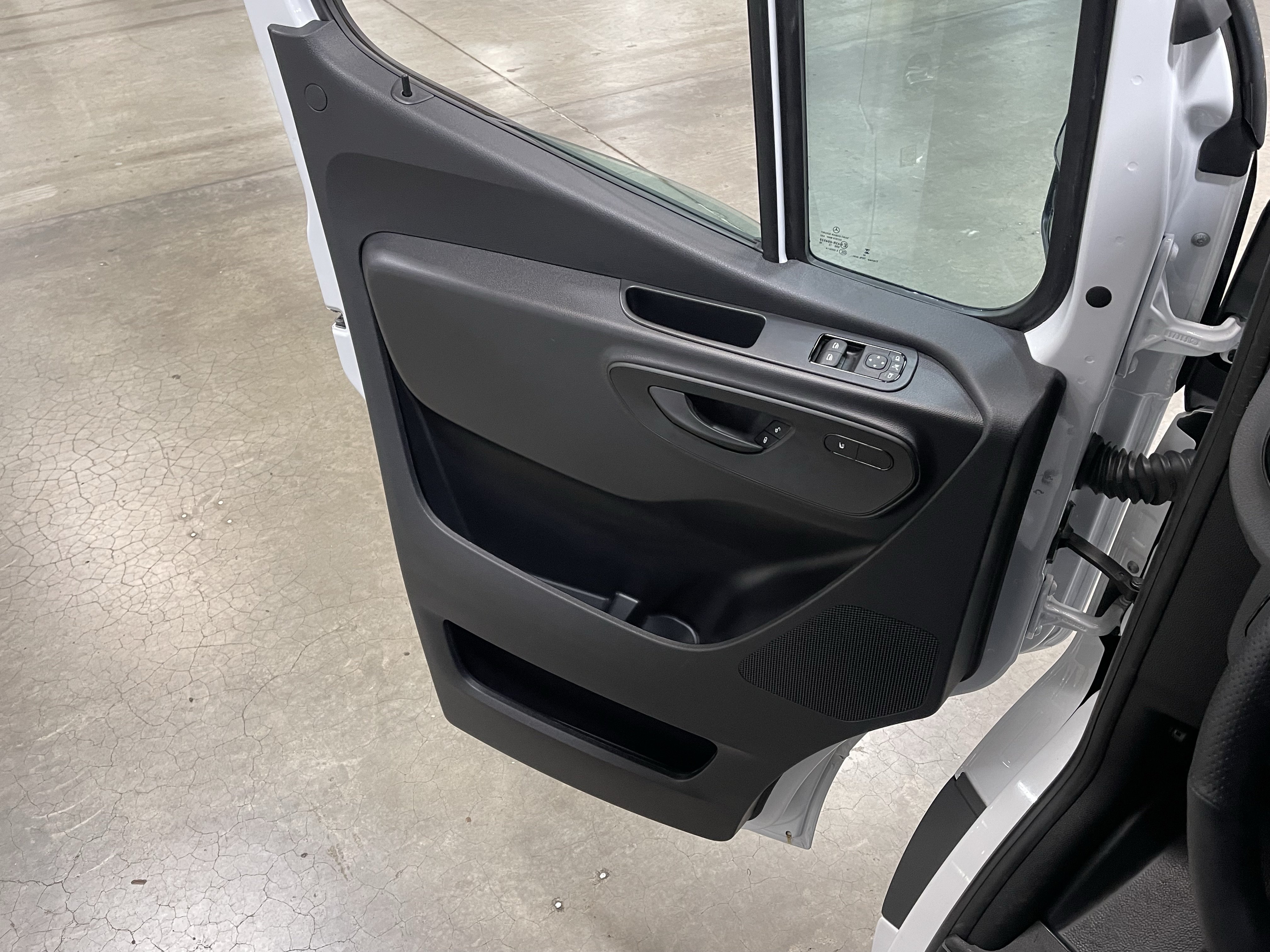 Used 2024 Mercedes-Benz Sprinter 2500 image 25