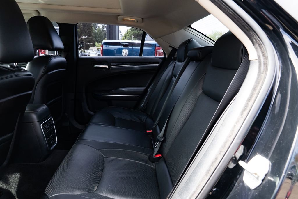 Used 2016 Chrysler 300 C RWD image 19