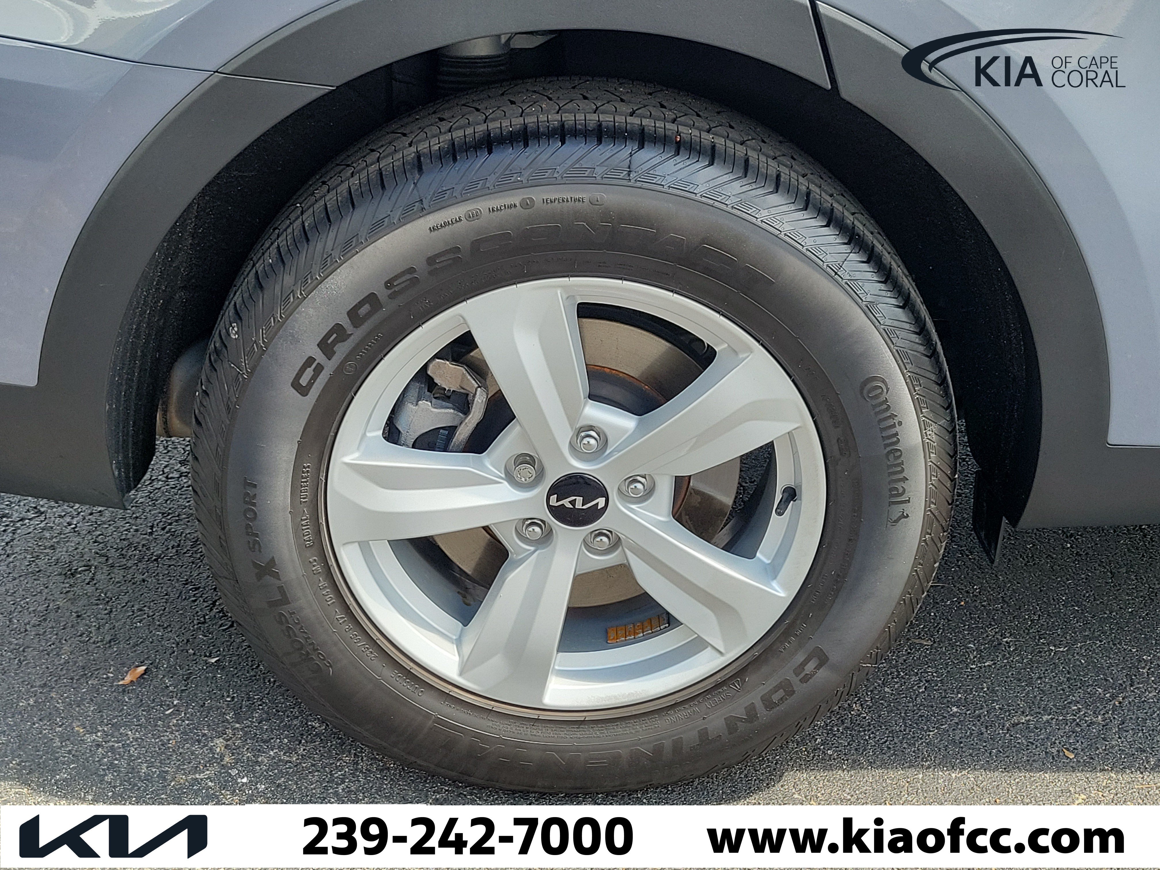 Certified 2025 Kia Sorento LX FWD image 9