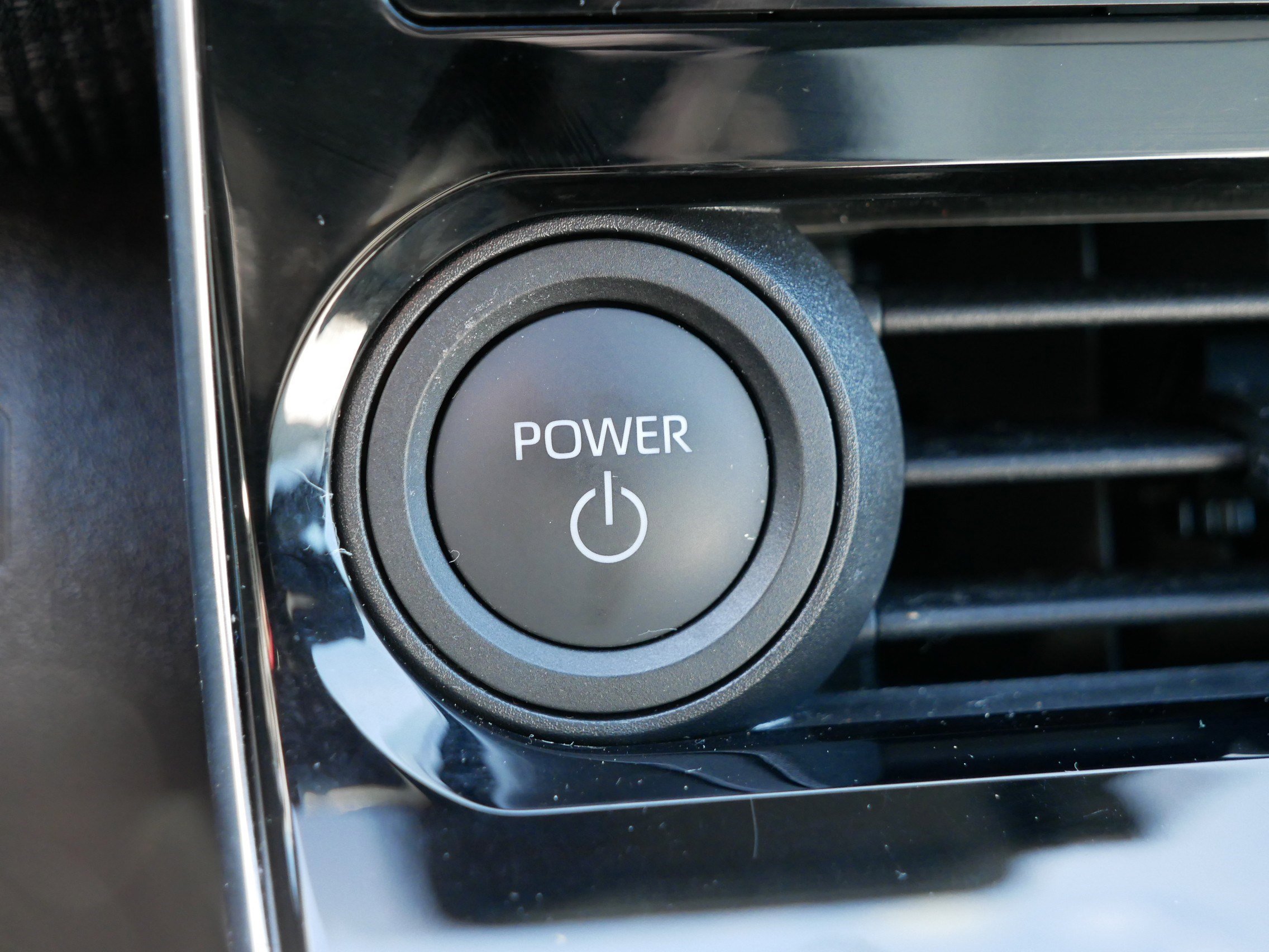 Used 2023 Subaru Solterra Limited image 29