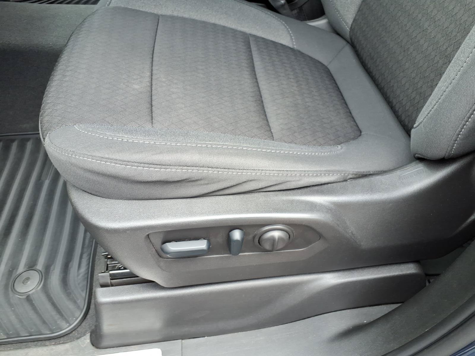 Used 2022 Chevrolet Silverado 1500 LT AWD/4WD image 13