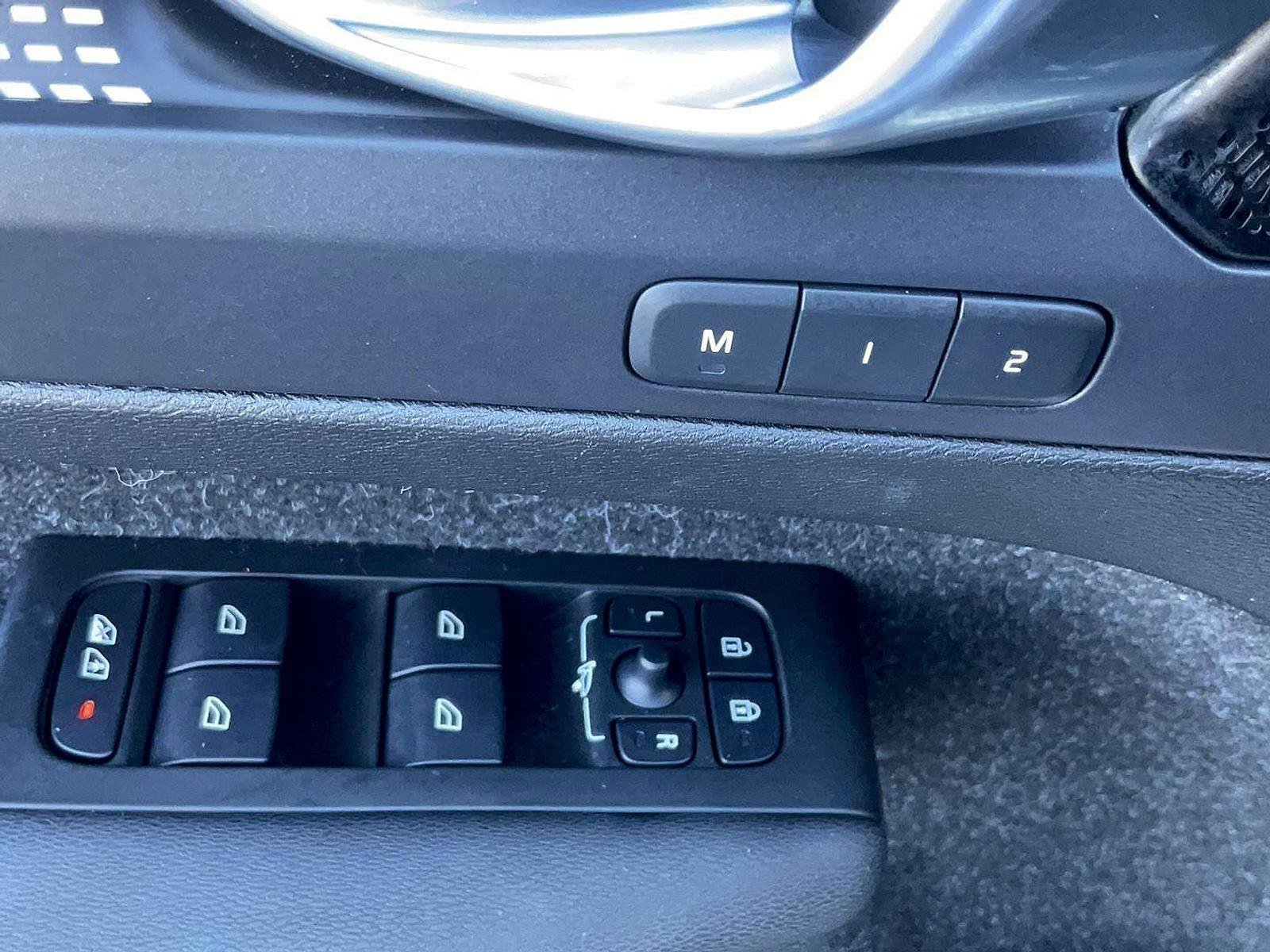 Used 2021 Volvo XC40 P8 Recharge w/ Advanced Package image 19