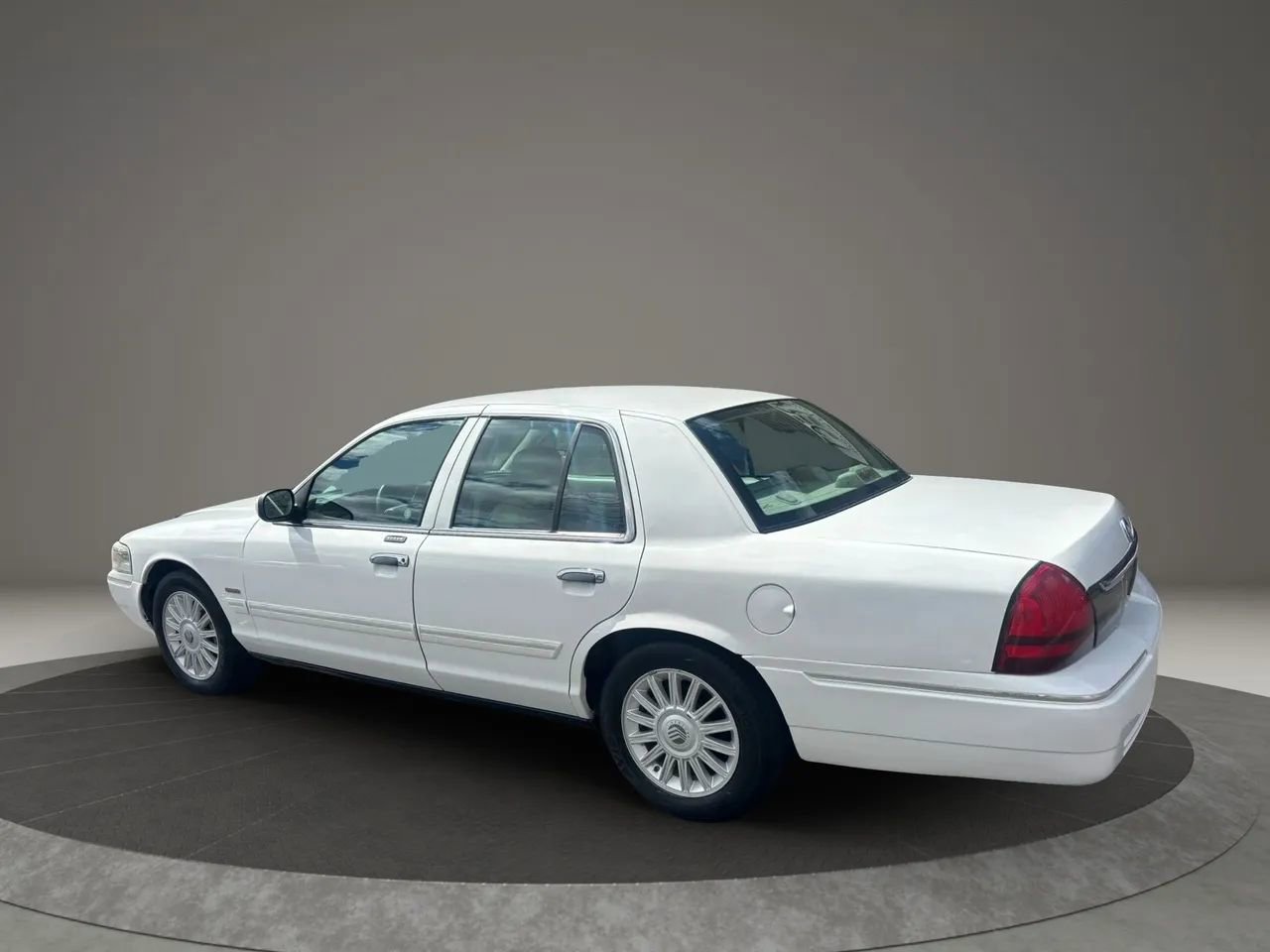 Used 2009 Mercury Grand Marquis LS image 11