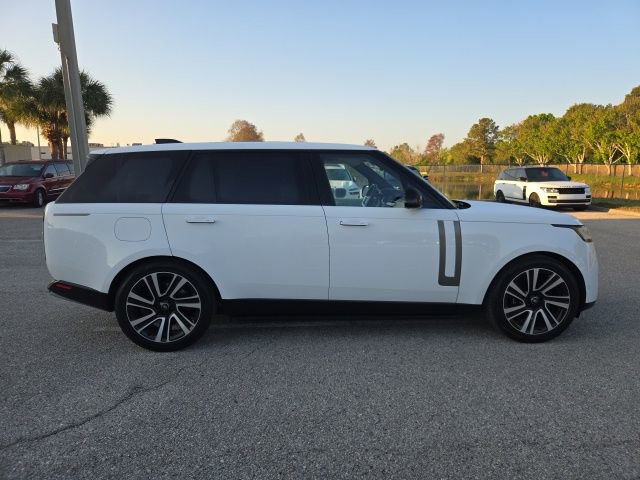 Used 2023 Land Rover Range Rover Long Wheelbase SE image 6