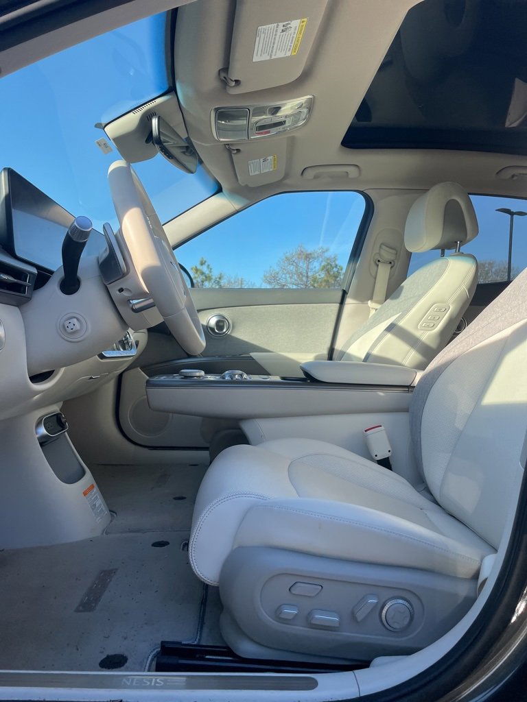 Used 2024 Genesis GV60 RWD image 13