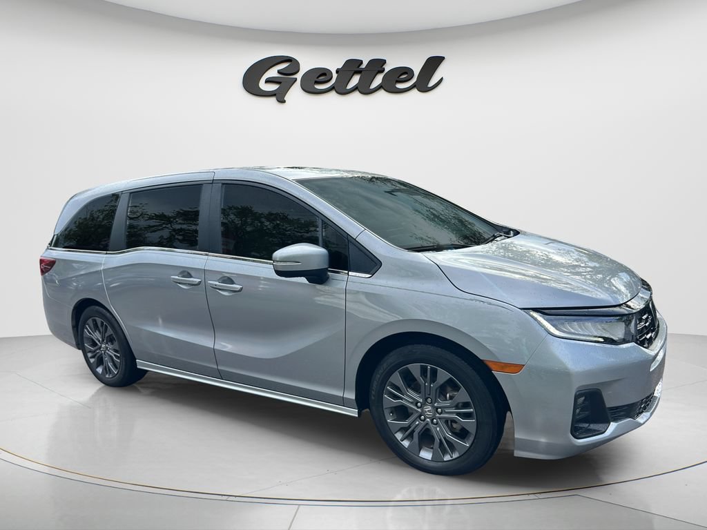 Used 2025 Honda Odyssey Touring image 3