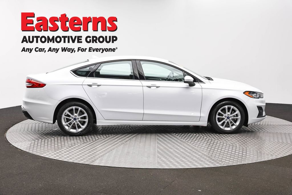 Used 2020 Ford Fusion SE FWD image 4