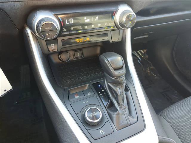 Used 2020 Toyota RAV4 LE image 12