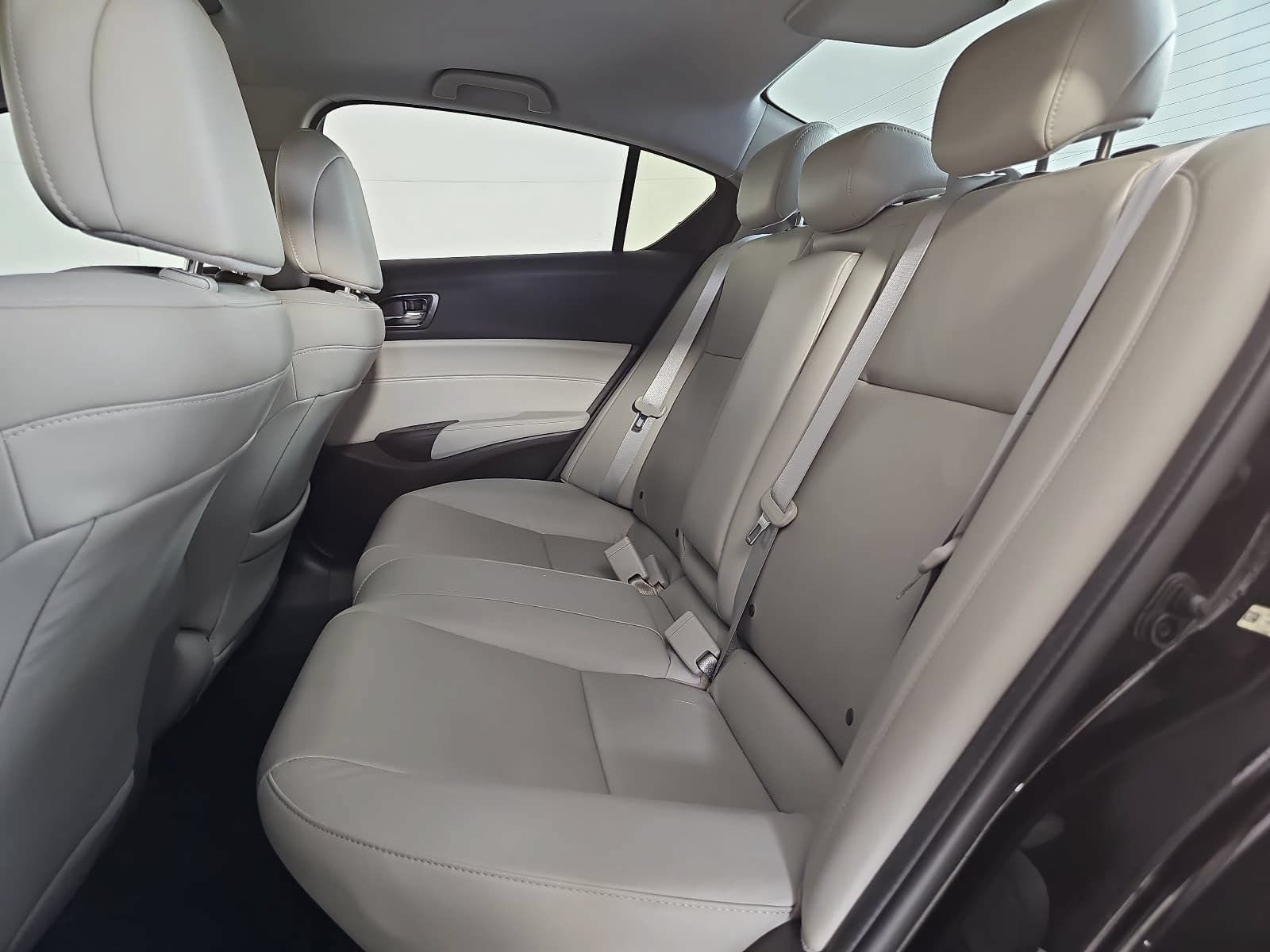 Used 2017 Acura ILX w/ AcuraWatch Plus Package FWD image 13