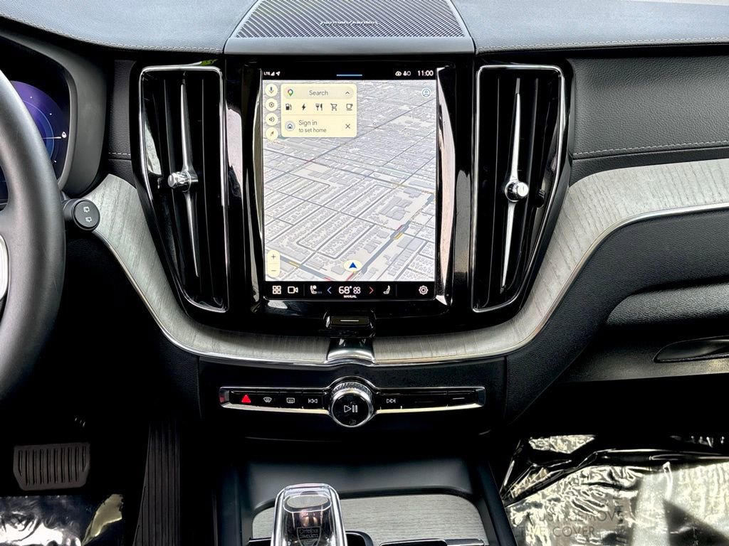 Used 2025 Volvo XC60 T8 Ultra w/ Protection Package Premier AWD/4WD image 14