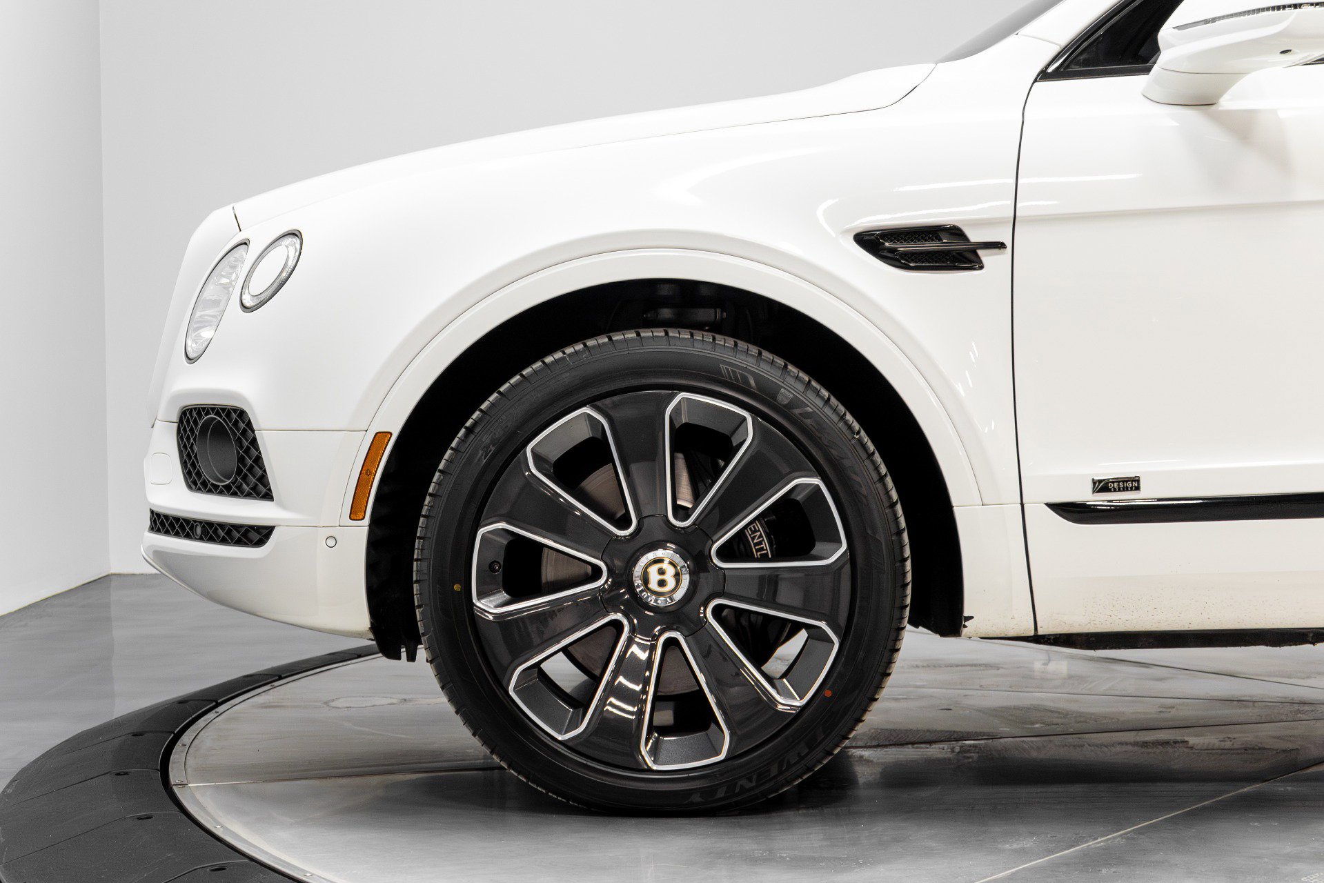 Used 2020 Bentley Bentayga Design Series image 37