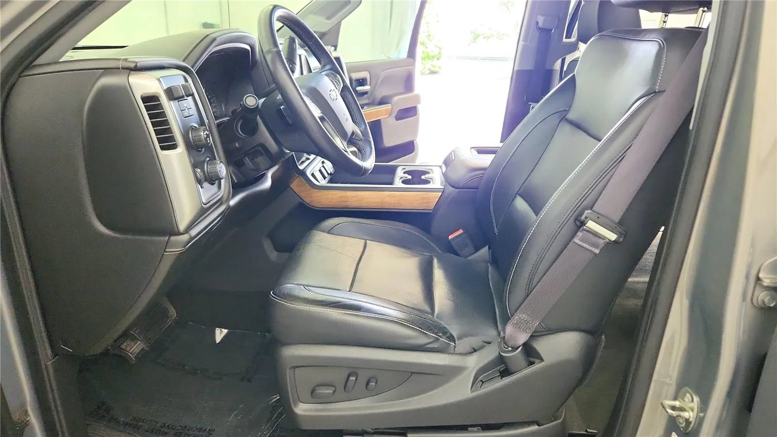Used 2017 Chevrolet Silverado 1500 LTZ w/ Sport Package AWD/4WD image 23