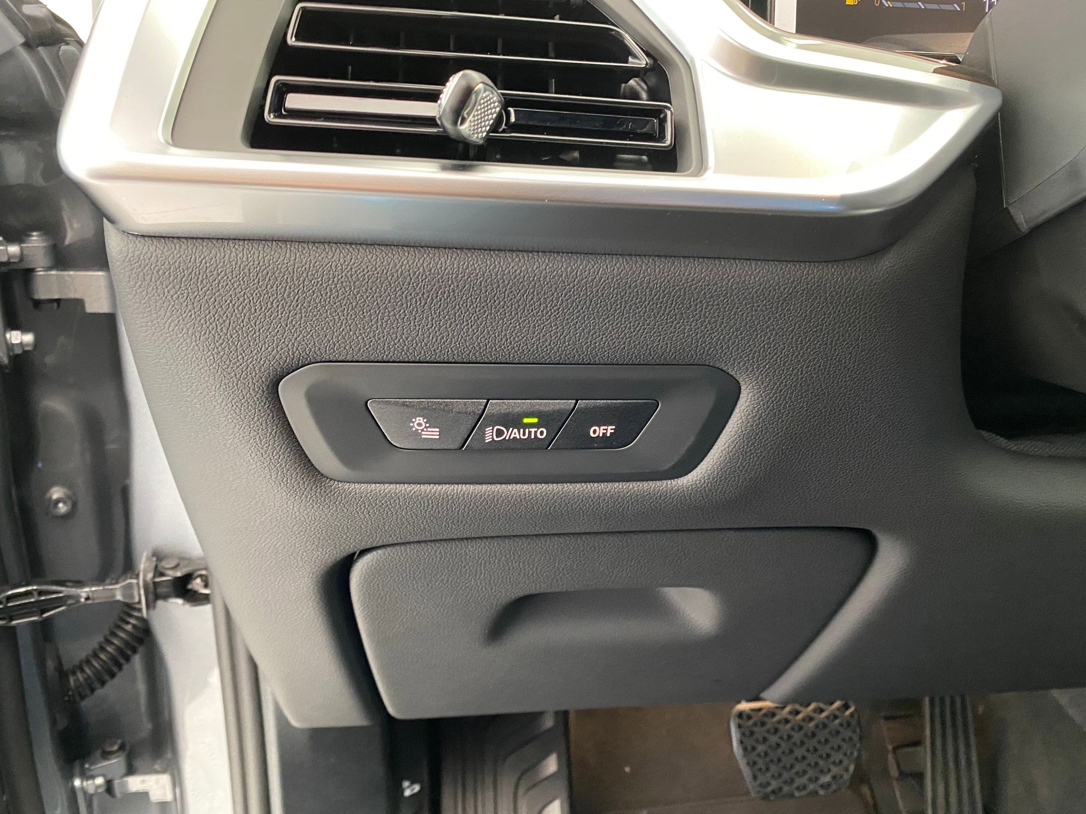 Used 2026 BMW X5 xDrive40i w/ Premium Package image 24