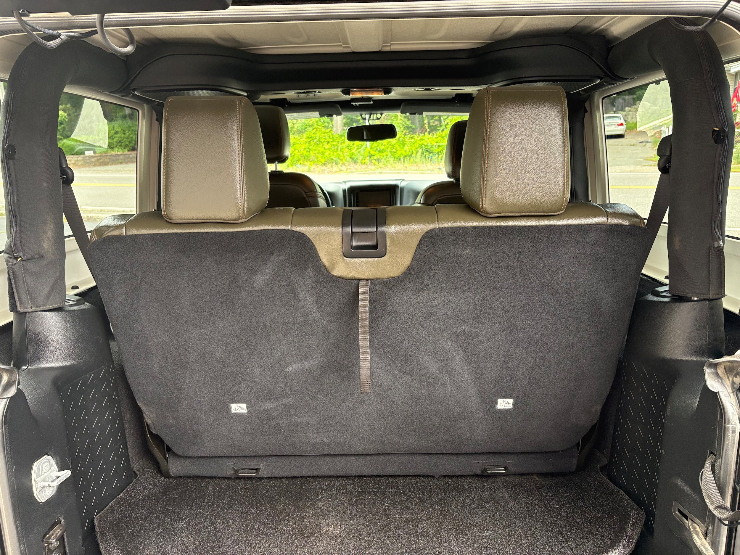 Used 2017 Jeep Wrangler Sahara AWD/4WD image 23