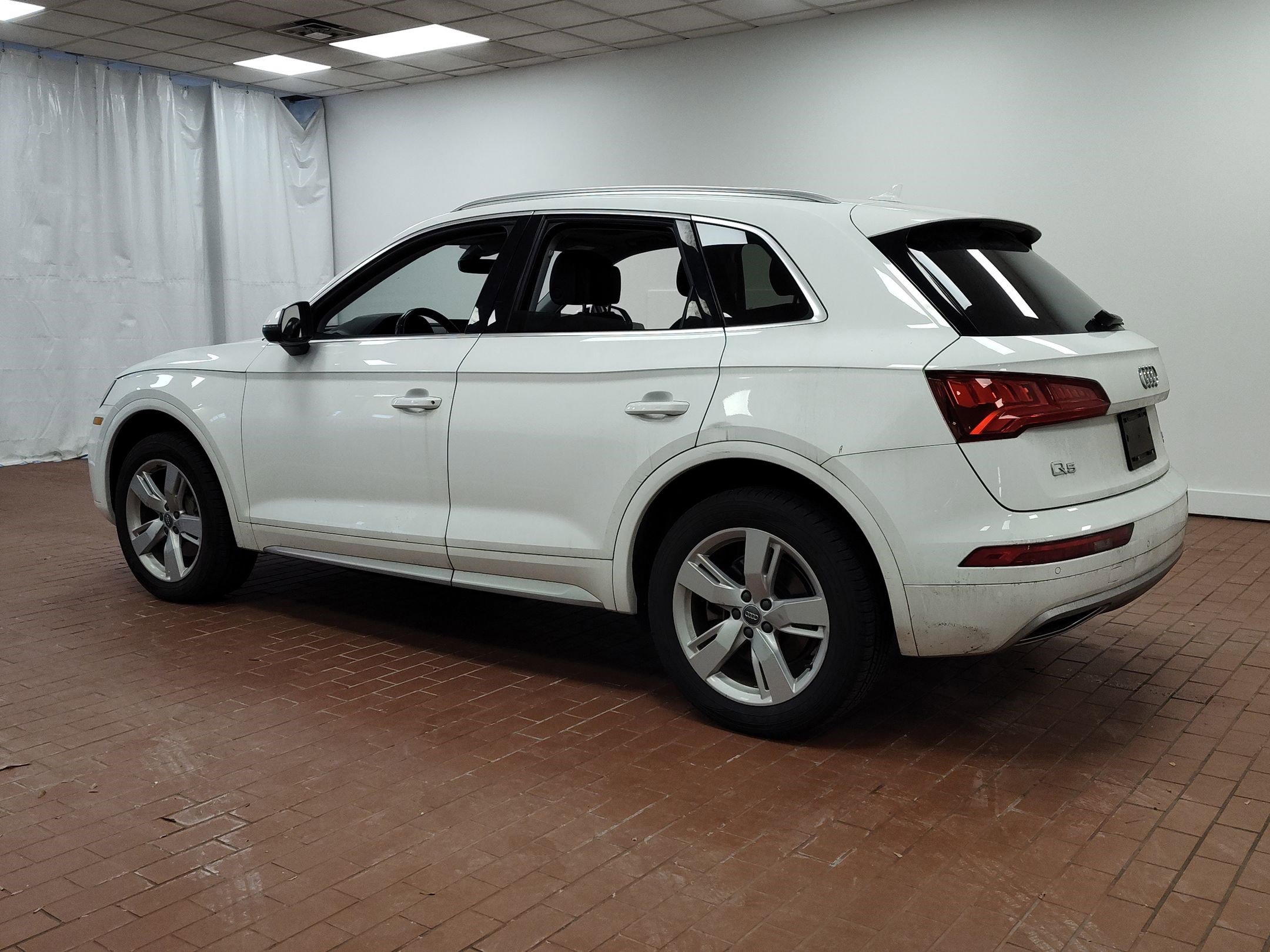 Used 2018 Audi Q5 2.0T Premium Plus w/ Premium Plus Package image 3