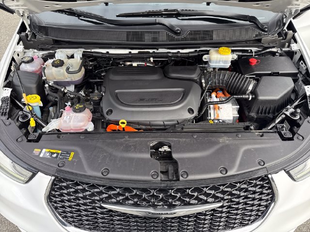 Used 2024 Chrysler Pacifica Limited FWD image 29