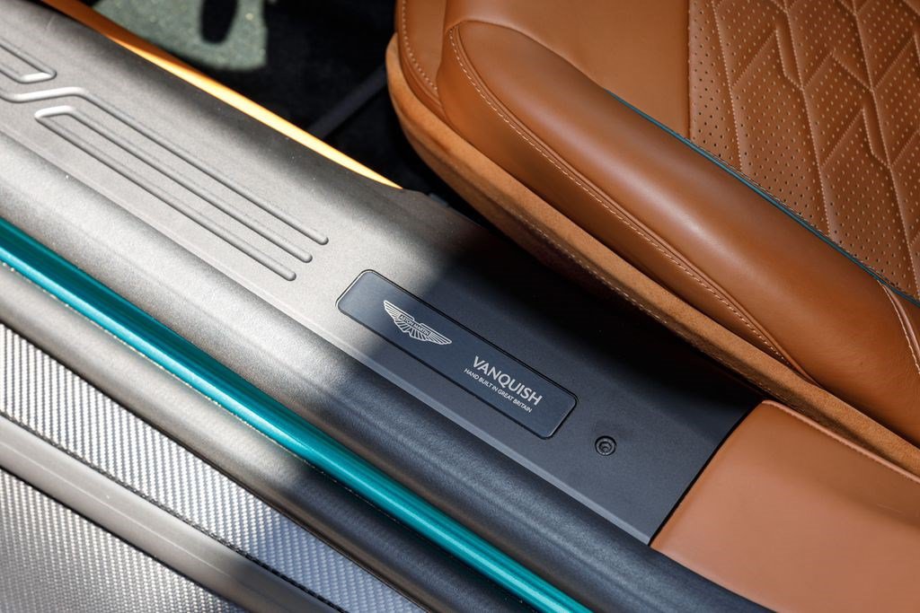 Used 2025 Aston Martin Vanquish RWD image 25