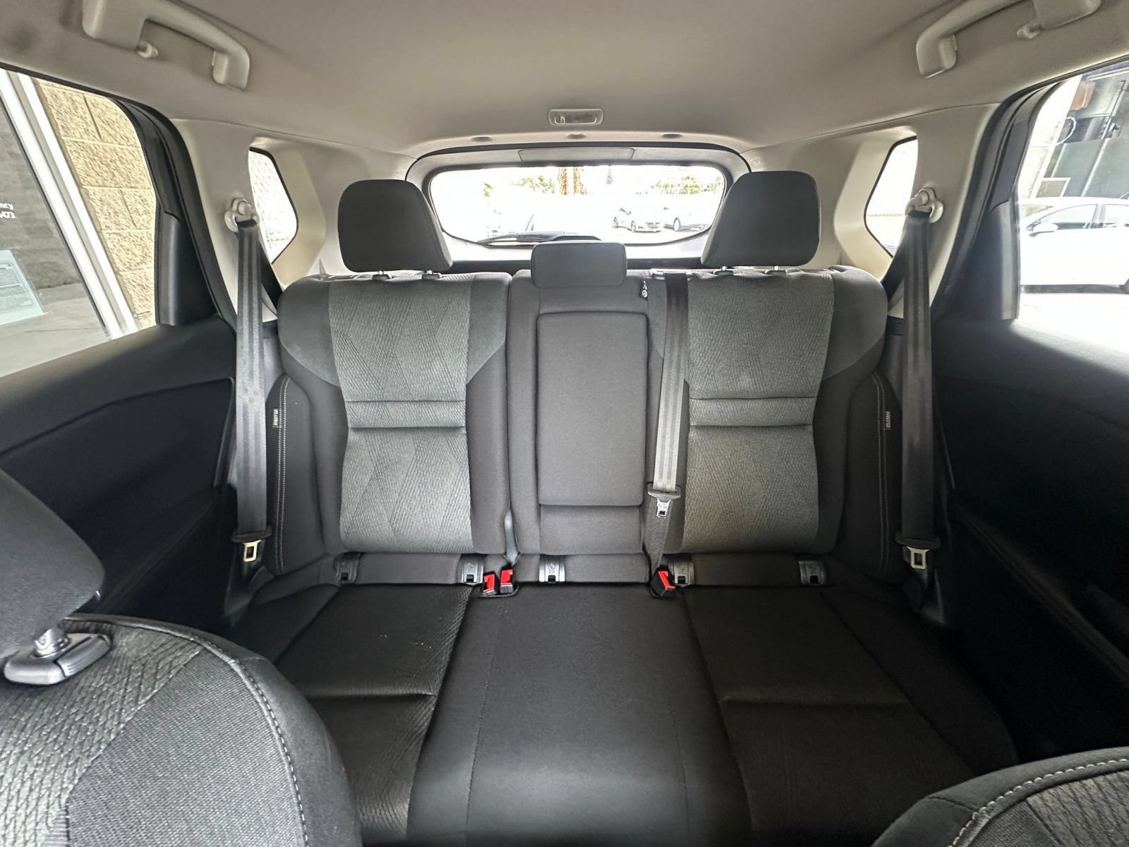 Used 2025 Nissan Rogue SV image 38