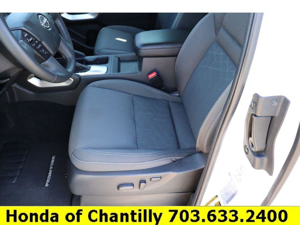 Used 2025 Nissan Frontier SV w/ SV Convenience Package image 27