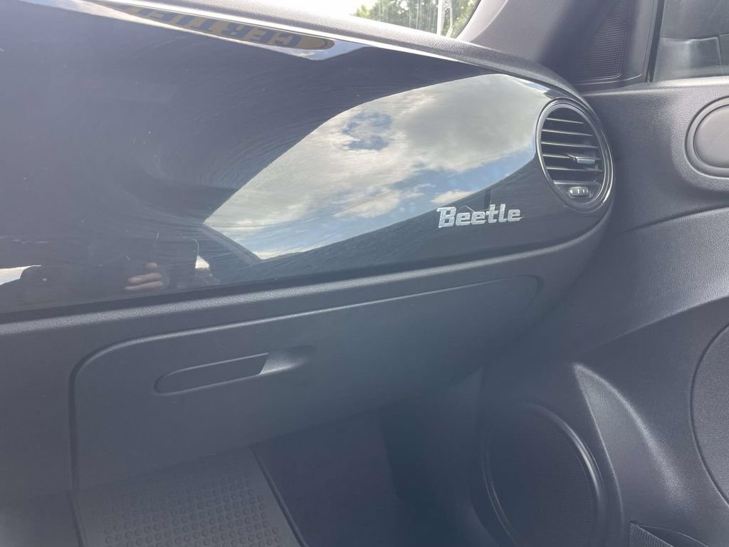 Used 2018 Volkswagen Beetle 2.0T S FWD image 28