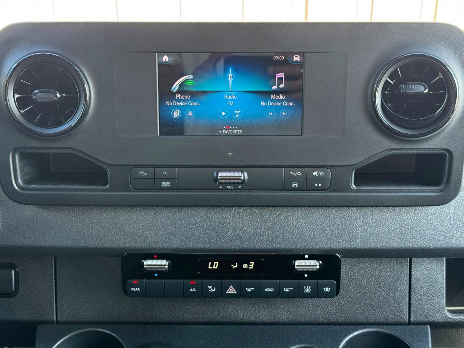 Used 2021 Mercedes-Benz Sprinter 2500 w/ Comfort Plus Package image 24