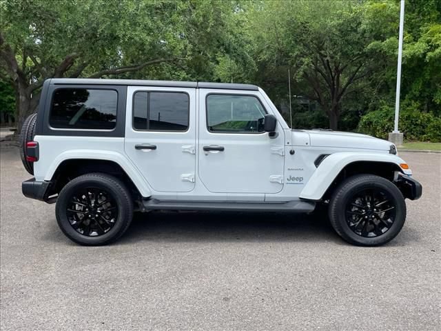 Used 2023 Jeep Wrangler Unlimited Sahara w/ Cold Weather Group AWD/4WD image 2