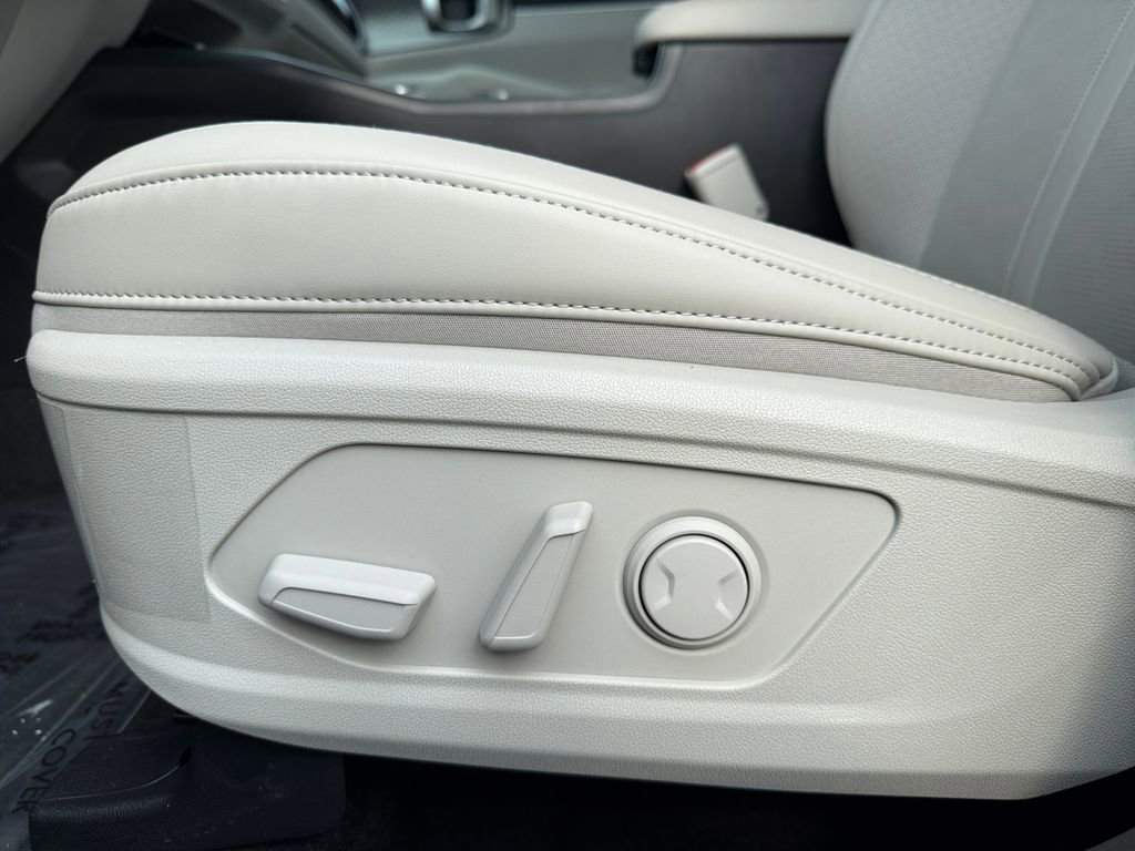 Certified 2025 Kia Sorento EX image 10