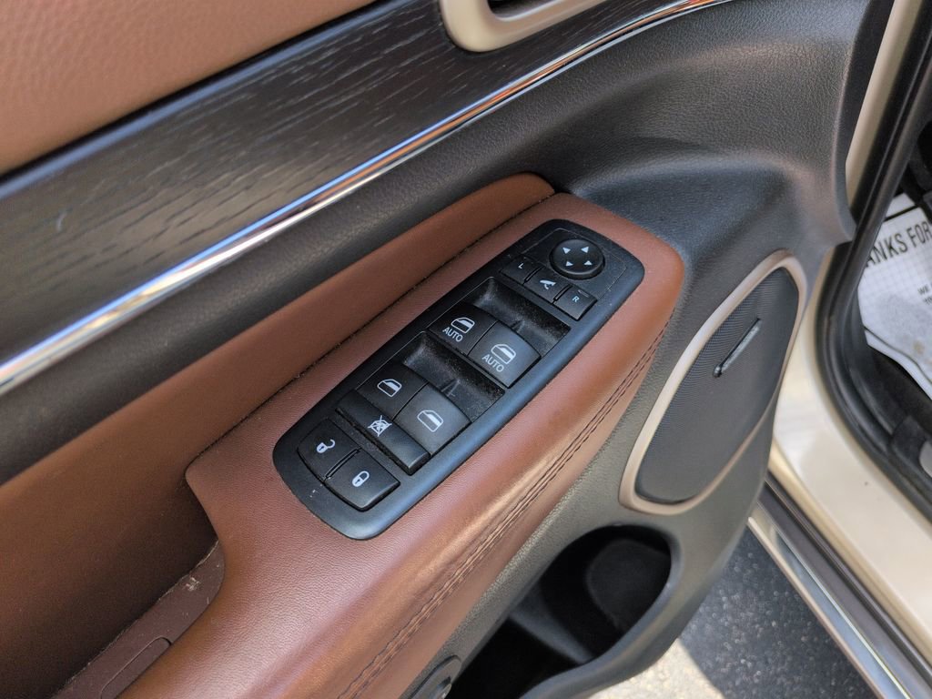 Used 2015 Jeep Grand Cherokee Summit AWD/4WD image 12