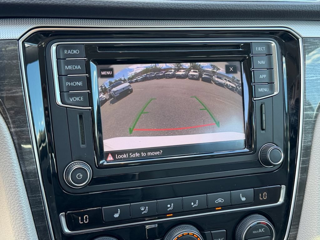 Used 2018 Volkswagen Passat 2.0T SE FWD image 22